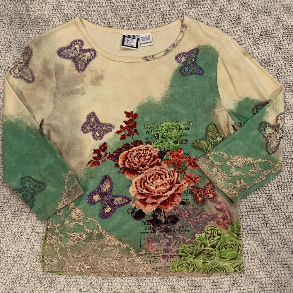 3/$20💙Vintage Y2K  Butterfly Graphic Top